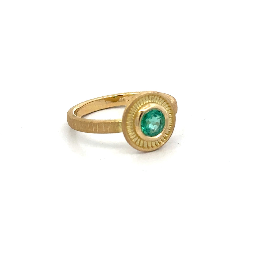 Emerald Noble Ring